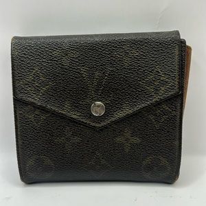 LOUIS VUITTON 100% Authentic Multi
Compartment Monogram Wallet